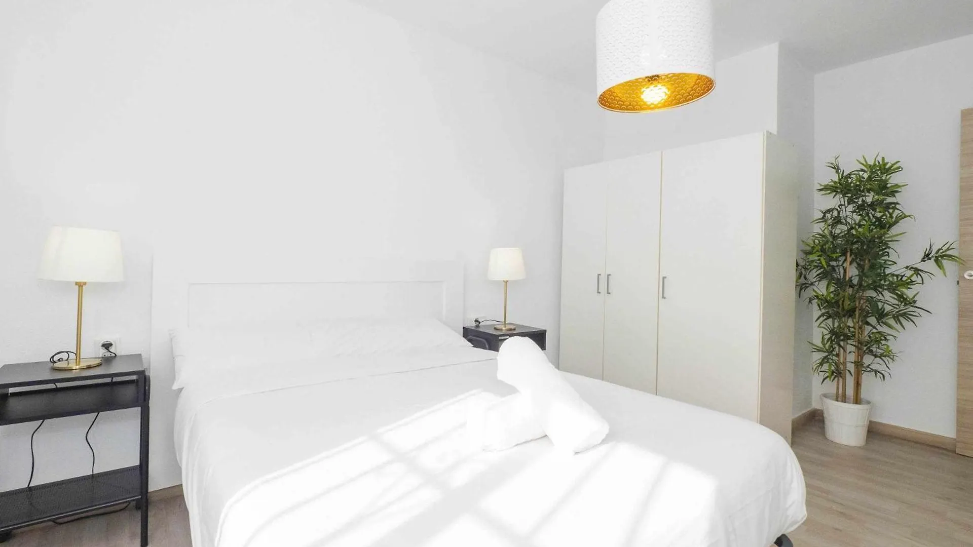 Apartamento Piscina y Parking en la Playa Rincón de la Victoria 0*,