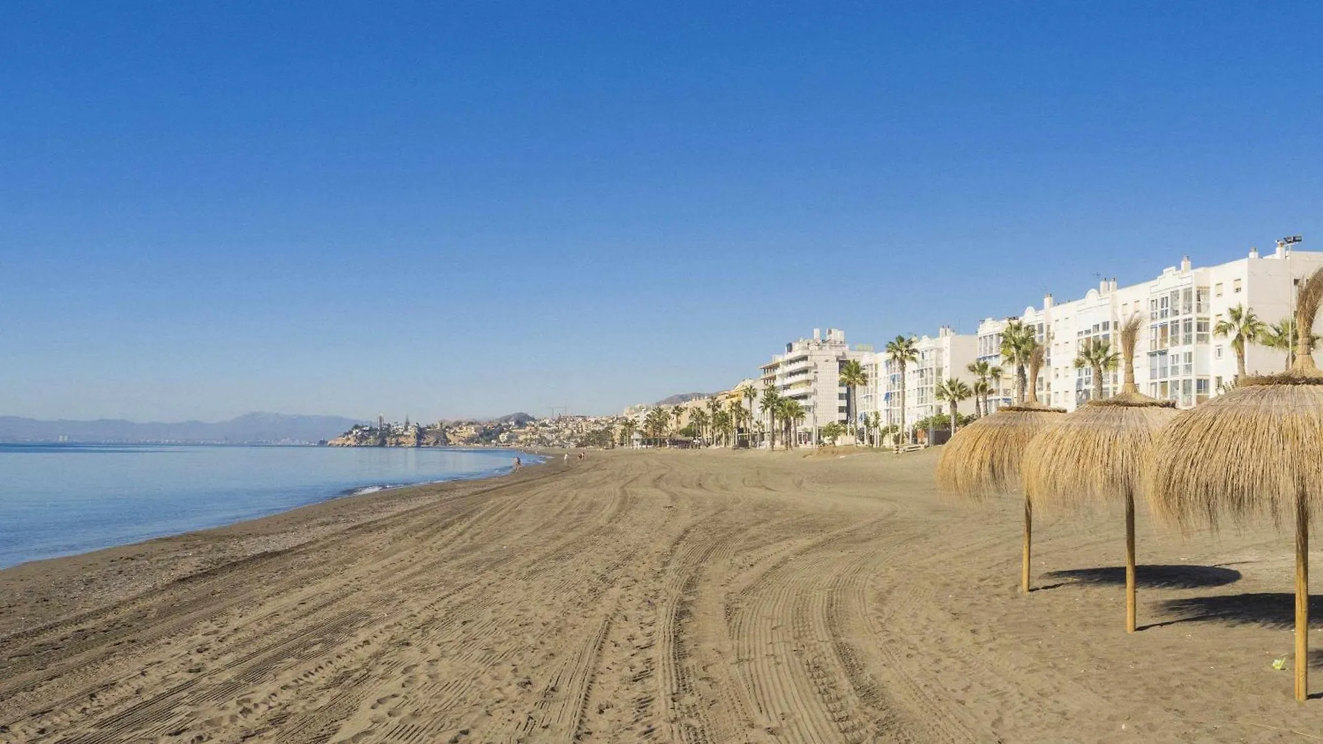 Apartamento Piscina y Parking en la Playa Rincón de la Victoria España