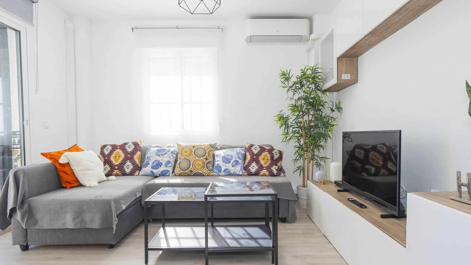 Apartamento Piscina y Parking en la Playa Rincón de la Victoria 0*,