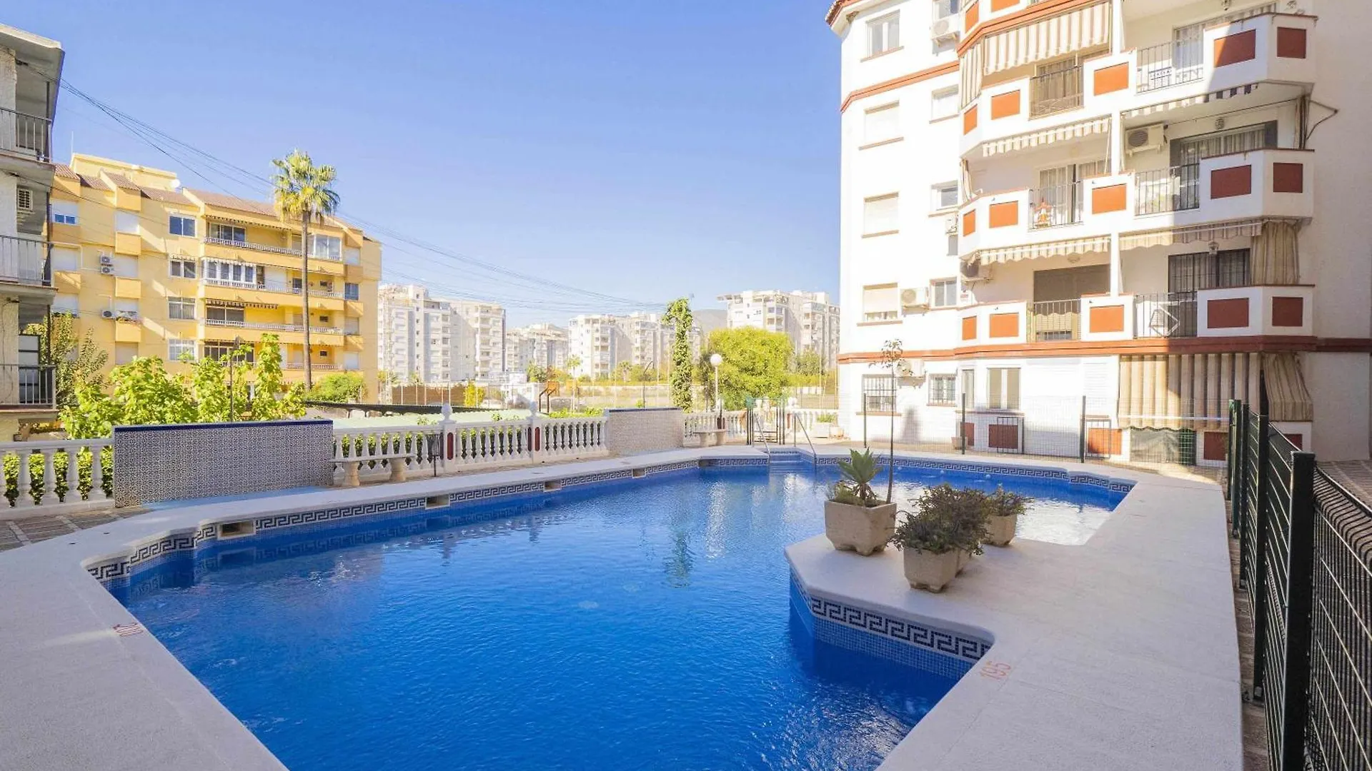 Apartamento Piscina y Parking en la Playa Rincón de la Victoria