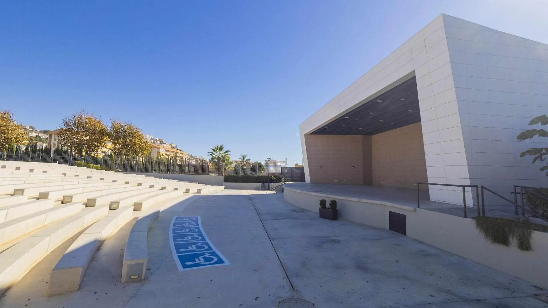 Apartamento Piscina y Parking en la Playa Rincón de la Victoria España