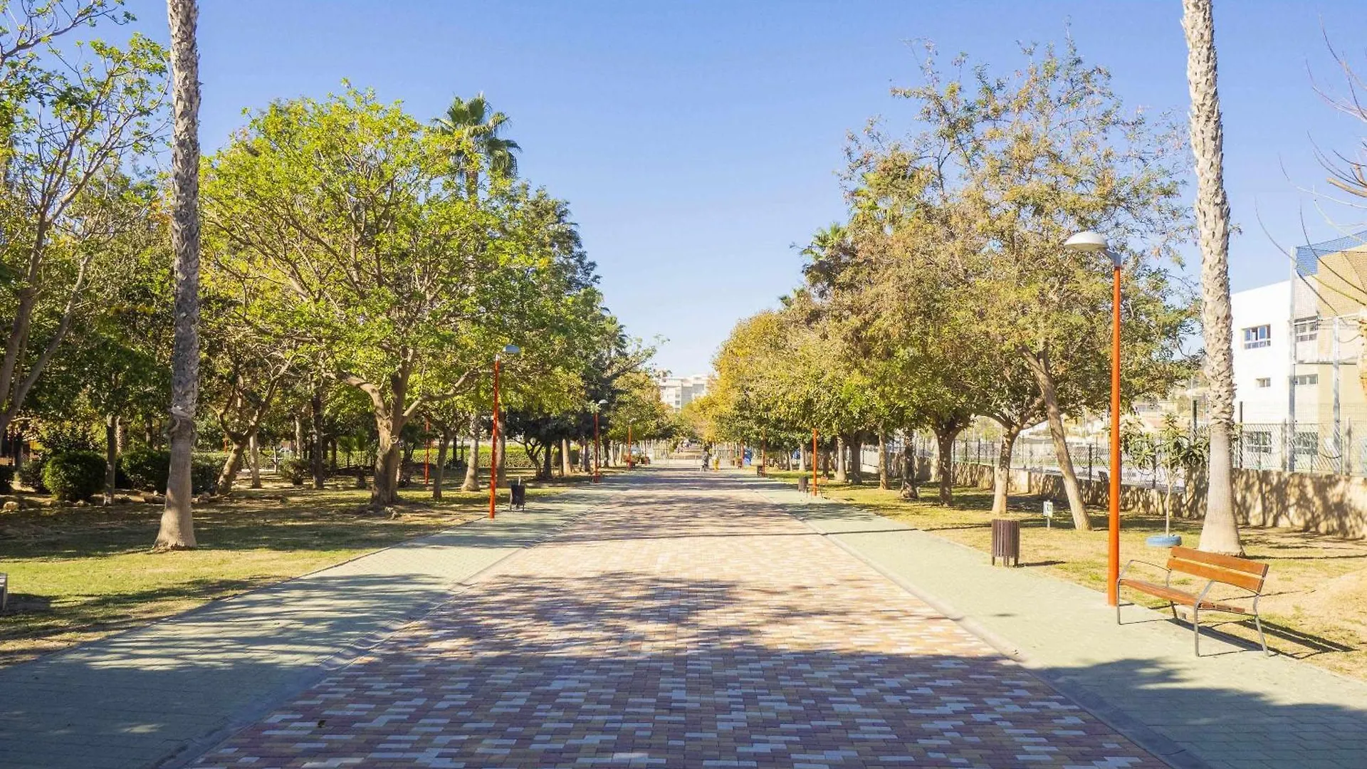 Apartamento Piscina y Parking en la Playa Rincón de la Victoria