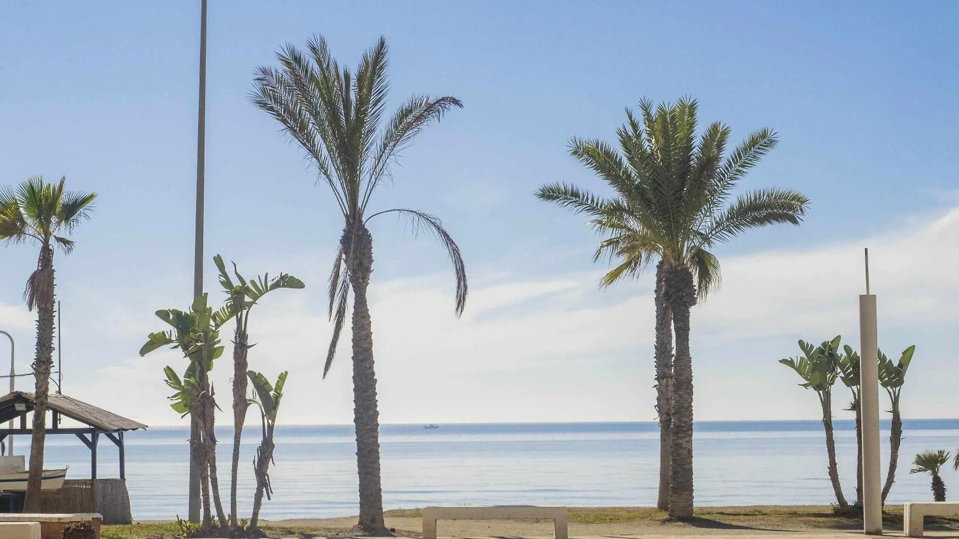 Apartamento Piscina y Parking en la Playa Rincón de la Victoria