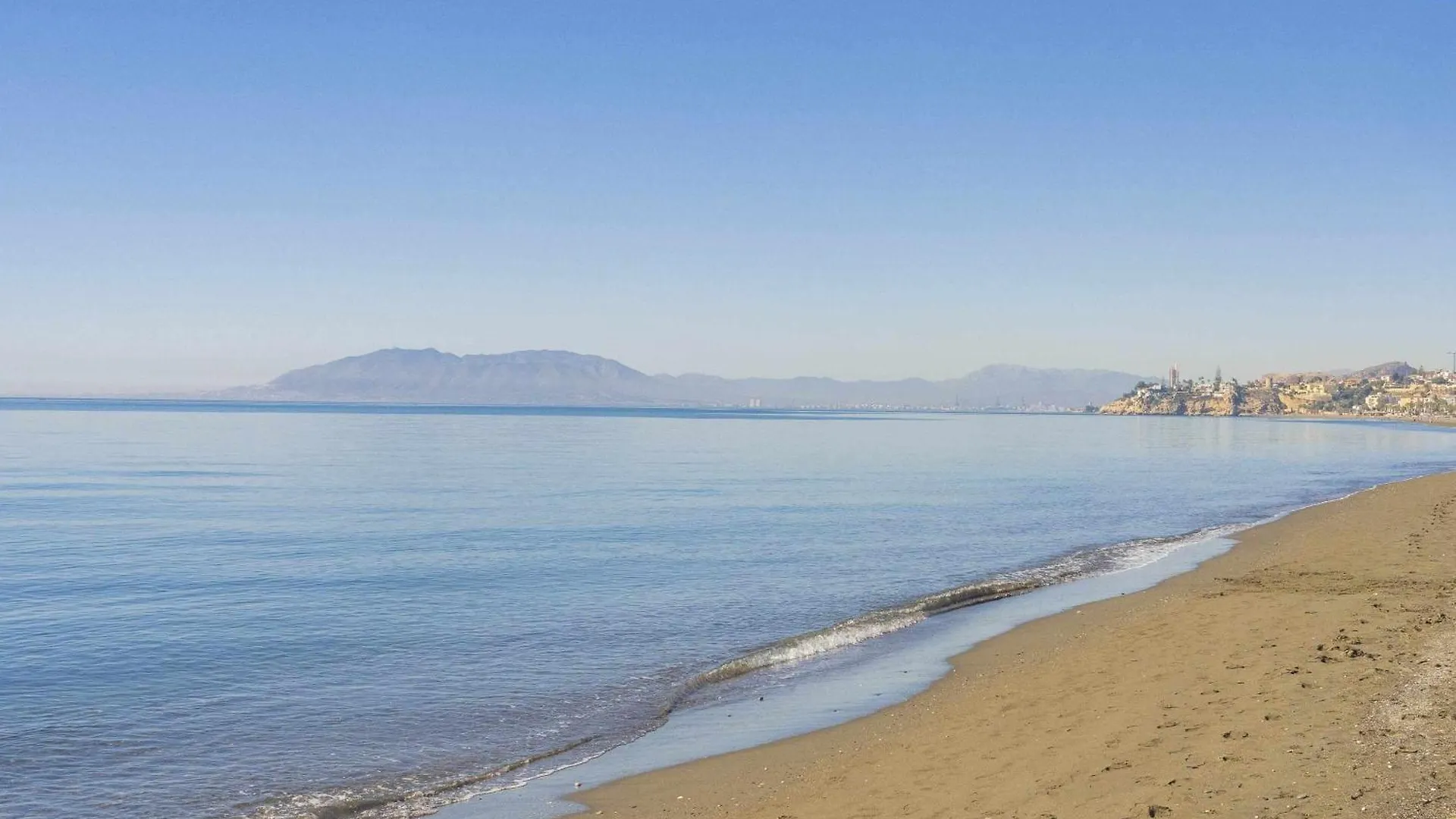 Apartamento Piscina y Parking en la Playa Rincón de la Victoria 0*,
